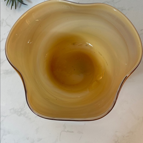 Beautiful Art Glass HandBlown Scalloped Edge Swirl Centerpiece Bowl Vase Tan - Picture 5 of 8